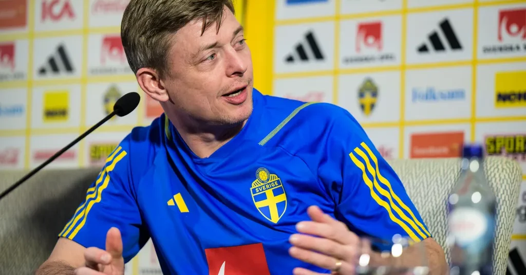 Jon Dahl Tomasson om Robin Olsen: “Han har svikit sina lagkamrater” Jon Dahl Tomasson om Robin Olsen: “Han har svikit sina lagkamrater”
